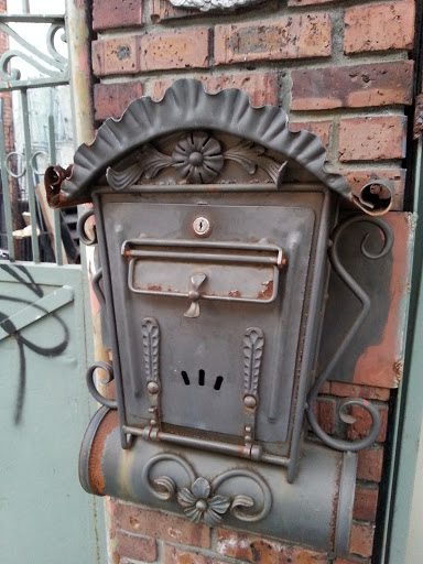Antique Mailbox 