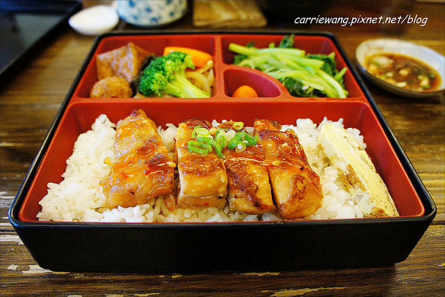 【台中小吃美食】西岡家手作弁当．蘿蔔糕。隱匿巷弄間的日式便當店，手作溫暖有誠意