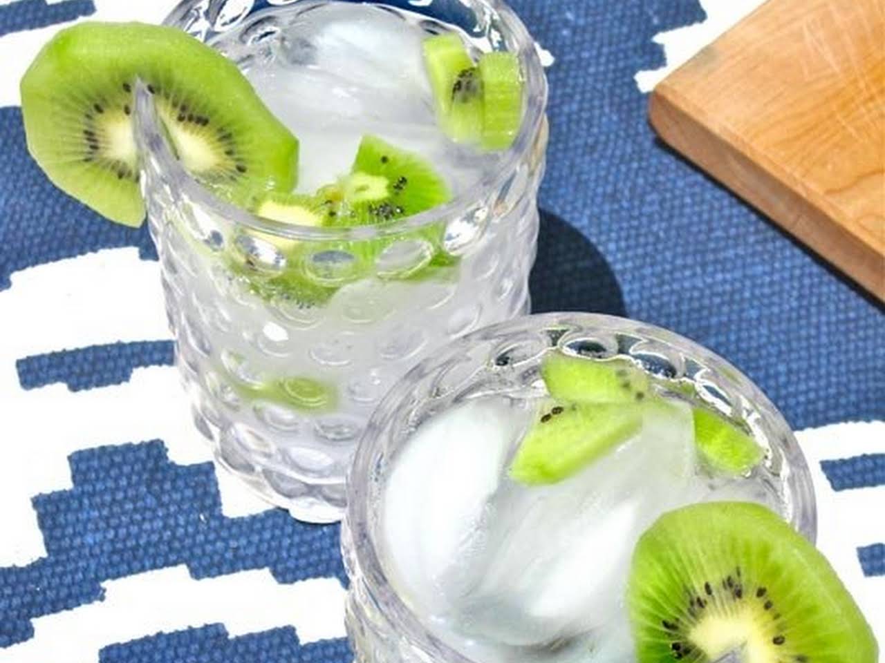 10 Best Vodka Tonic Lime Recipes Yummly