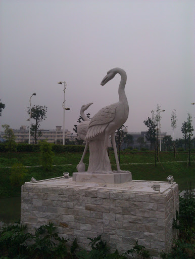 人工湖双鹤雕塑