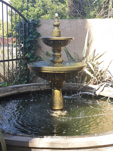 Sunward Park Guest House Fountain
