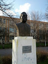 Dumitru Dumitrescu Statue
