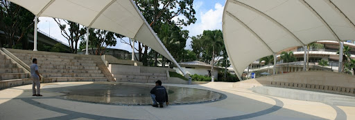 Théâtre Grècque et sa foutaine