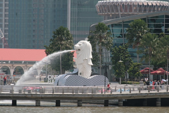 Merlion en drapeau à damier