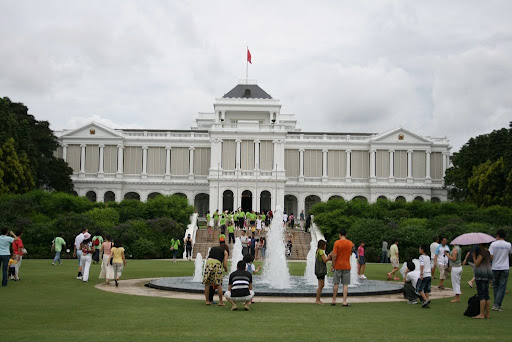 L'Istana et sa fontaine