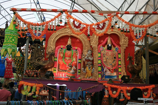 A l'entrée du bazaar