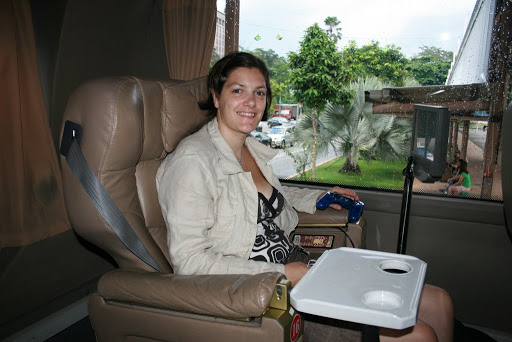 Julie dans le bus de retour
