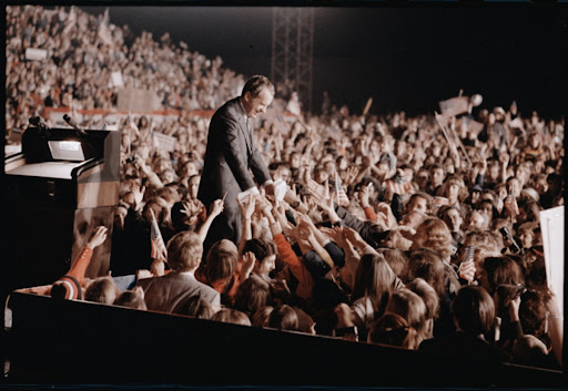 Campaign 1972: Nixon Through the Lens - U.S. National Archives — Google  Arts & Culture