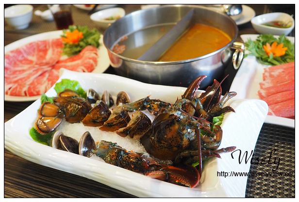 食尚圓桌海鮮鍋物＠雙人海陸活龍蝦套餐，份量多夠超值！
