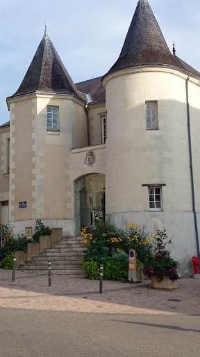 Mairie De Doué La Fontaine