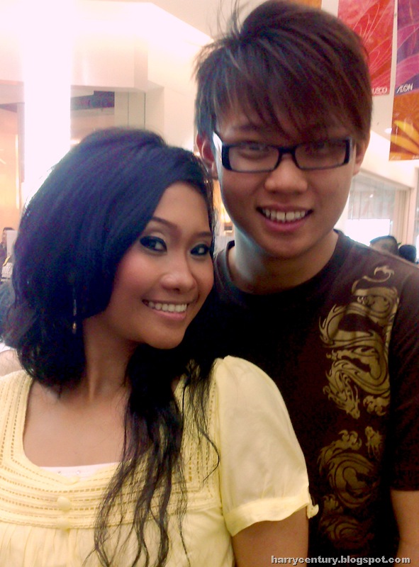 [lynn with me[3].jpg]