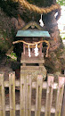中山神社の祝木の下の祠
