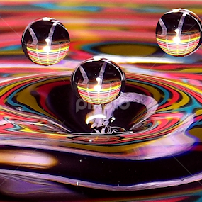 by John Geddes - Abstract Water Drops & Splashes