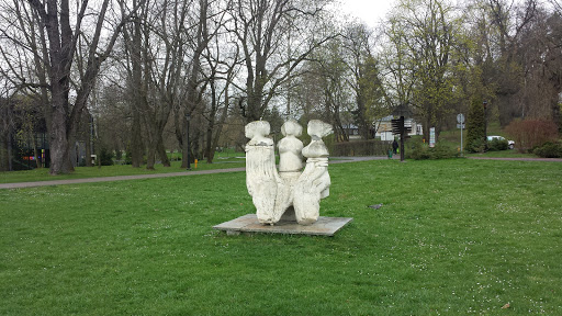 Trzy Kobiety w Parku Zdrojowym