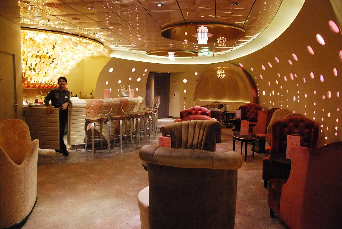 Disney-Dream-lounge - A waiter staffs an entertainment lounge bar aboard Disney Dream. 
