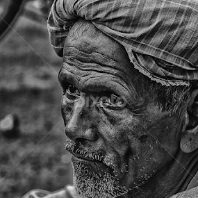 Watching by Soham Banerjee - People Street & Candids