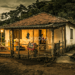 old house by Marcos Lamas - Buildings & Architecture Homes