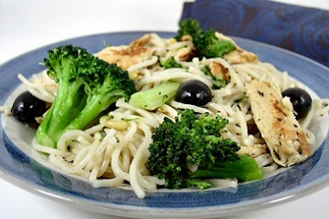 Hasty Tasty Pasta with Broccoli, Olives, and Vegan Chicken
