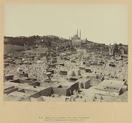 Gezicht op de citadel van Caïro, met op de voorgrond een begraafplaats