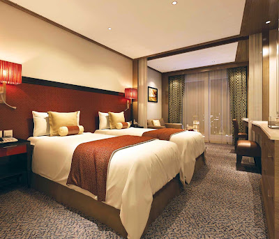 A look at the Uniworld Signature Suite aboard Century Legend. The suites, measuring 266 square feet and located on the Bridge Deck, come with a number of exclusive Uniworld amenities to make your trip to China even more rewarding.