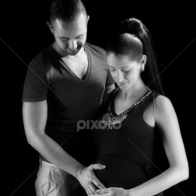 Parents to be by Astrid Pardew - People Maternity