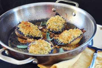 BAKED ONIONS WITH FENNEL BREADCRUMBS