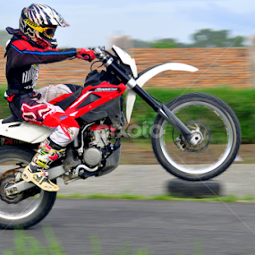 wheelie action from rider husqvarna Medan by Devid Panjaitan - Sports & Fitness Motorsports
