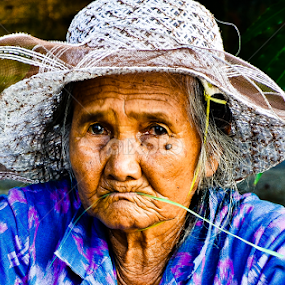 old ladies by Rafael Widya Wiryawan - People Street & Candids