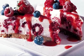 Summer berry mousse cake