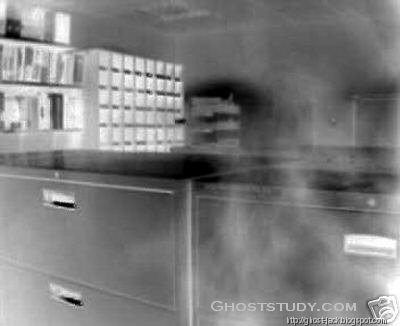 [ghostdec06_12[3].jpg]