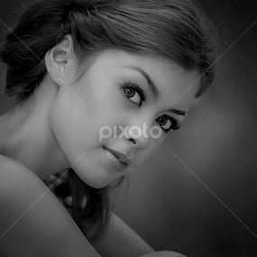 VAni by Ahmad Fauzi - Black & White Portraits & People