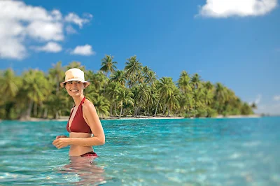 Paul Gaguin's private islet off the coast of Taha'a offers idyllic views as well as pristine waters.