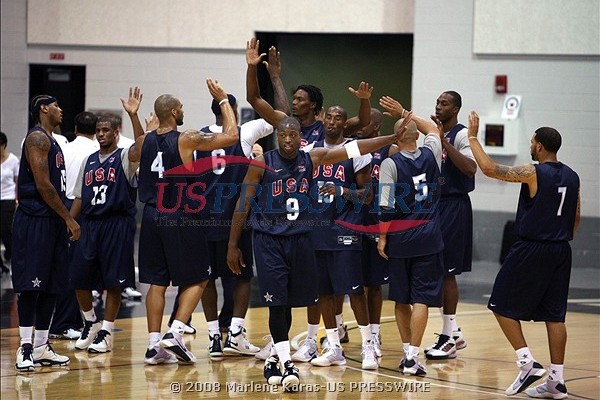 Usa Basketball Team Is Preparing For The Beijing 08 Olympics Nike Lebron Lebron James Shoes