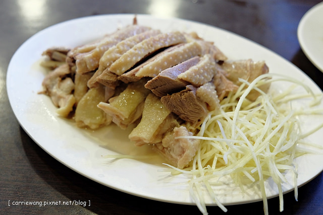 【台中合菜餐廳】彩姨客家小館。餐點口味不錯，價格也算合理，鵝肉鮮美啾西，服務有點讓人摸不著頭緒