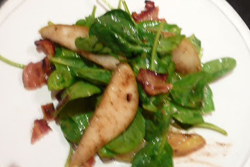 SPINACH AND PEAR SALAD