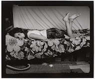 Mayara Herrero de Freitas op bed