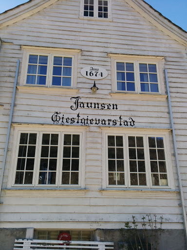 Jaunsen Guesthouse 