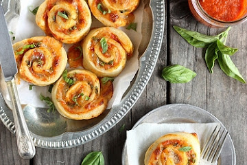 Tomato, Basil, and Mozzarella Pizza Wheels