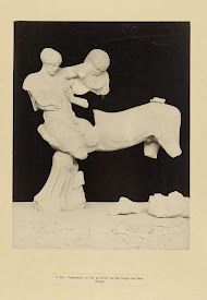 Beeld van een centaur die een vrouw belaagt