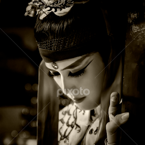 .:: BEAUTY WARRIOR ::. by Adee Irawan - Black & White Portraits & People