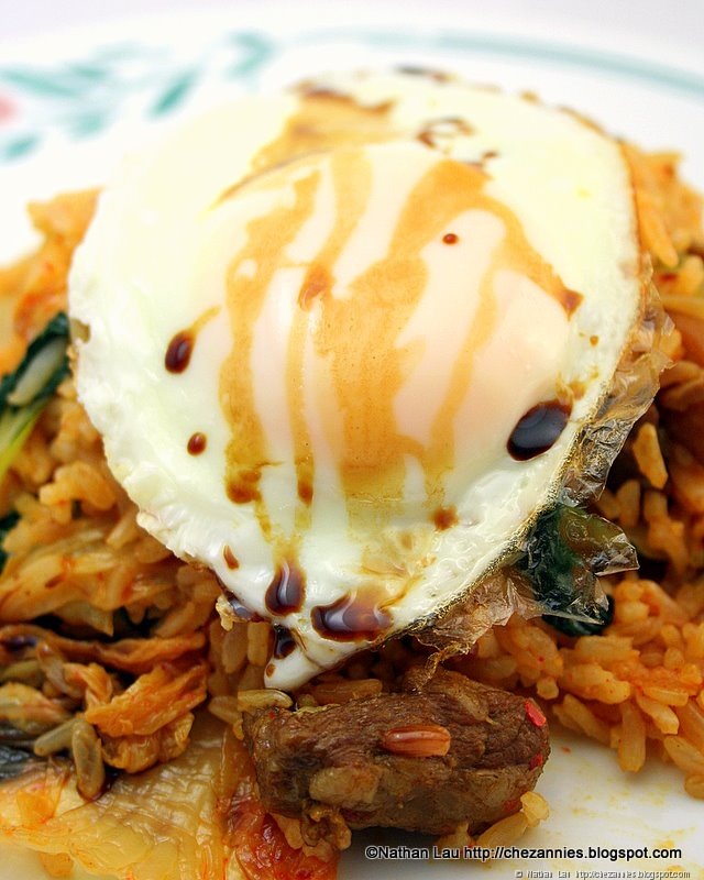 [kimchee fried rice with easy over egg and kecap manis 2[2].jpg]