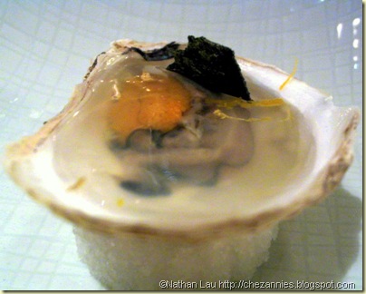 Manresa uni in oyster