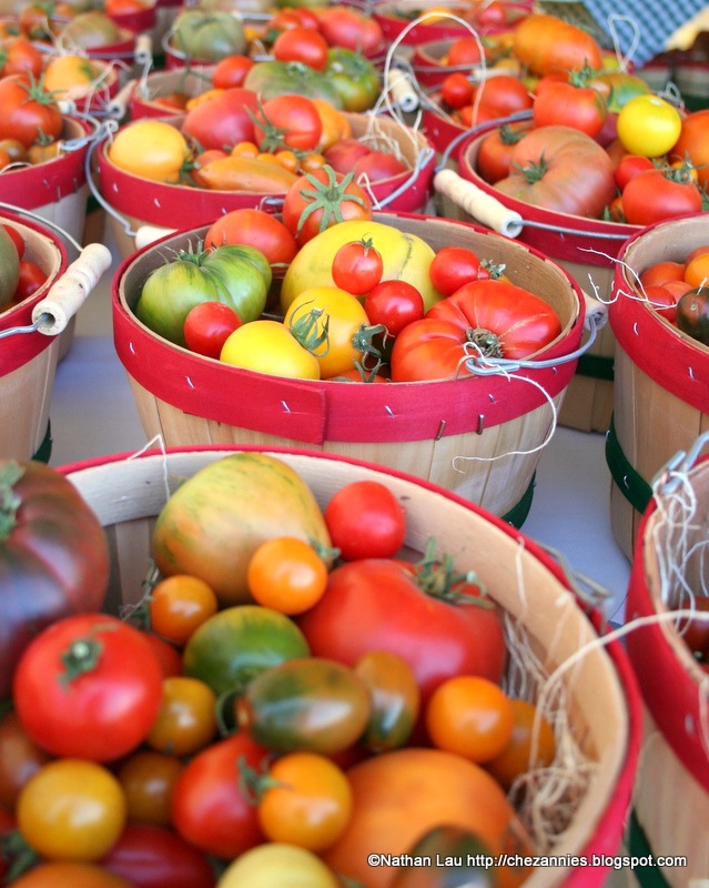 [tomatofest farmers market bucket of assorted heirlooms[5].jpg]