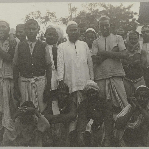 Hindostaanse contractarbeiders in het immigrantendepot, Hendrik Doijer, 1903 1910 Rijksmuseum