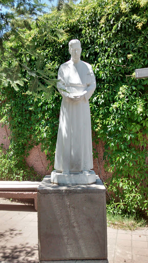 Estatua Padre Hurtado