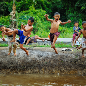 Bermain by Pandu Hari Santoso - Babies & Children Children Candids
