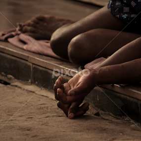 Platform by Rajeev Ganesan - People Street & Candids