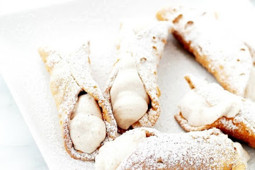 Apple Pie Cannoli