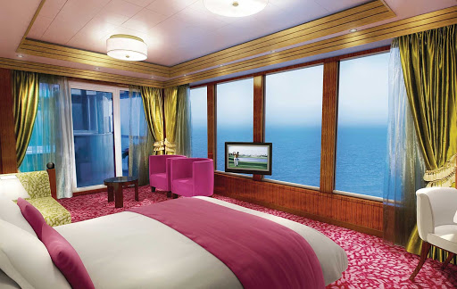 Enjoy calming ocean views when you wake up in your Garden Villa Master Bedroom aboard Norwegian Jewel.