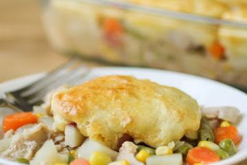 Slow Cooker Chicken and Biscuits